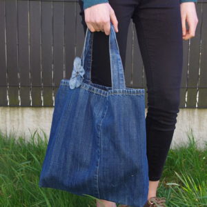 Création d'un sac cabas en jean recyclé